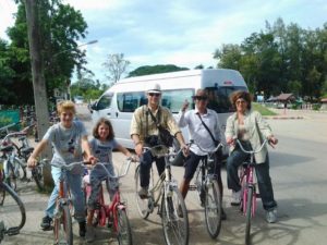 A Sukhothai, in partenza per la visita del Parco storico patrimonio UNESCO in bicicletta.