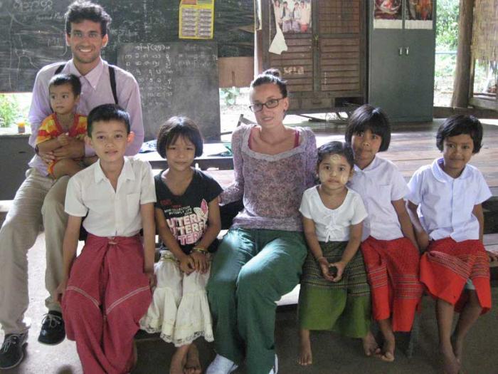 Gabriele Bambu', visita a una scuola delle tribu'.